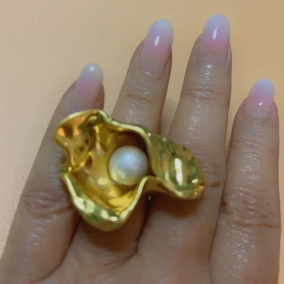 Tory Burch Oyster pearl from the ocean Ring size 7 - Picture 2 of 11